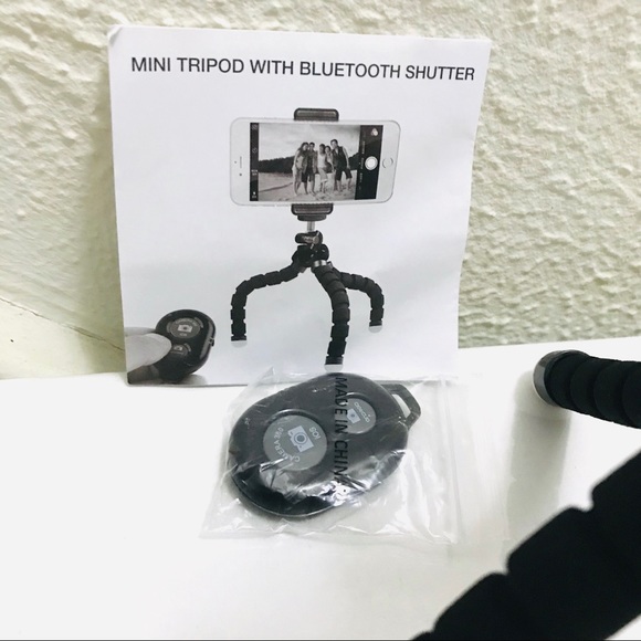 NIB Flexible Mini TriPod with BlueTooth Shutter - Picture 3 of 4